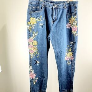 ❤️ Floral Embroidered High Rise Jeans